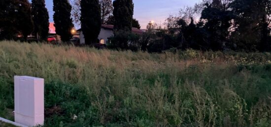 Terrain à bâtir à , Charente