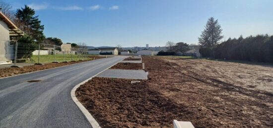Terrain à bâtir à Saint-Yrieix-sur-Charente, Nouvelle-Aquitaine